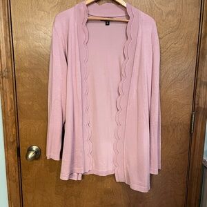 ROZ & ALI Light Pink Scalloped Edge Cardigan